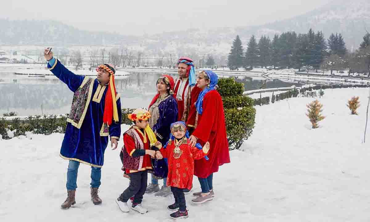 कश्मीरी पारंपरिक पोशाक 'फेरन' सीमाओं से परे