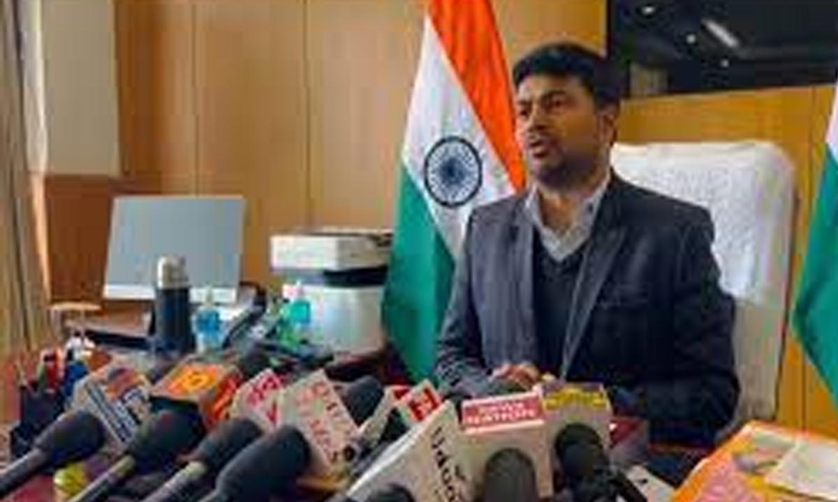 डीसी किश्तवाड़ ने बुंजवाह में चौथी रीडिंग हब-लाइब्रेरी का किया शुभारंभ