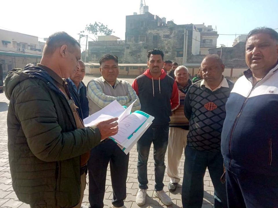 ट्रेक्टर ट्राली की चपेट में आया बाइक सवार, मौत