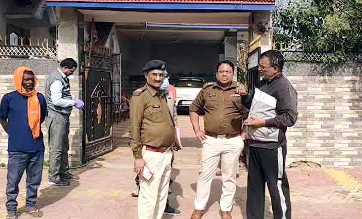 एक व्यक्ति की हुई हत्या, जांच में जुटी FSL की टीम