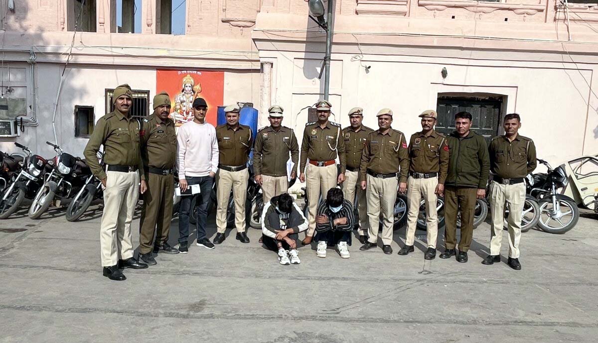 चार चोरों के साथ चोरी की बाइक, पांच गिरफ्तार