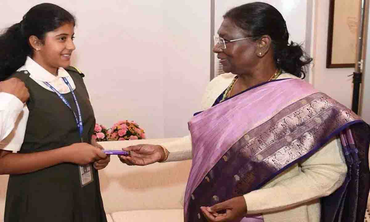 12 वर्षीय परोपकारी व्यक्ति ने राष्ट्रपति द्रौपदी मुर्मू से मुलाकात की