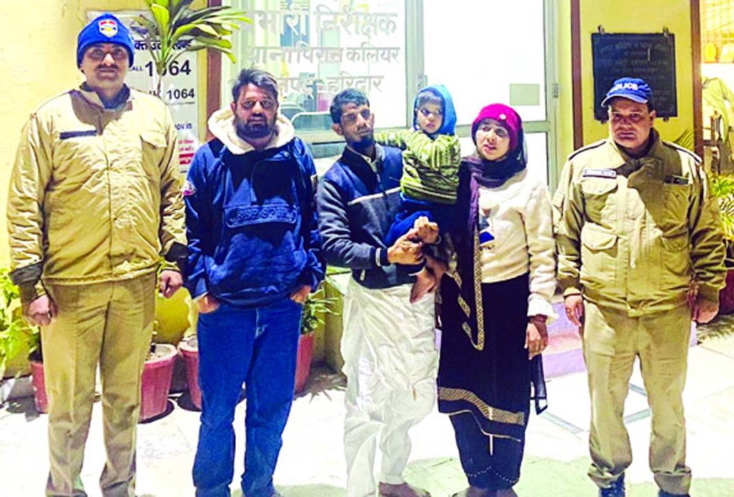 तीन साल की मासूम को पुलिस ने परिजनों से मिलाया