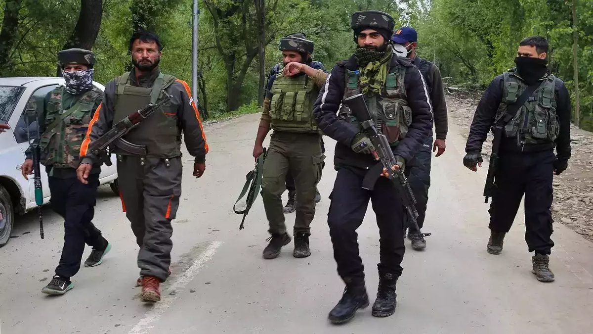 मोबाइल इंटरनेट बंद: आतंकवादियों को सबक सिखाने उतरी सेना, VIDEO में देखें जांबाजों की तैयारी