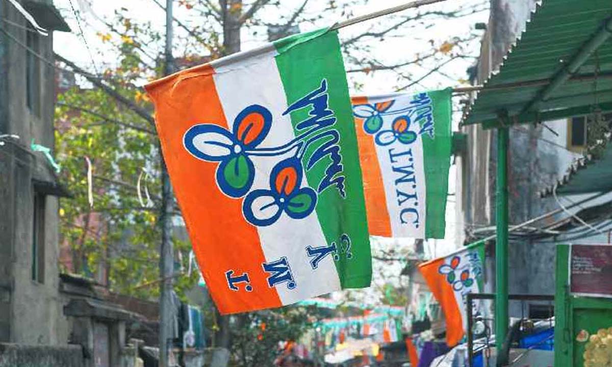 तृणमूल कांग्रेस के दिग्गज और युवा तुर्क उम्र को लेकर जुबानी जंग में उलझे हुए
