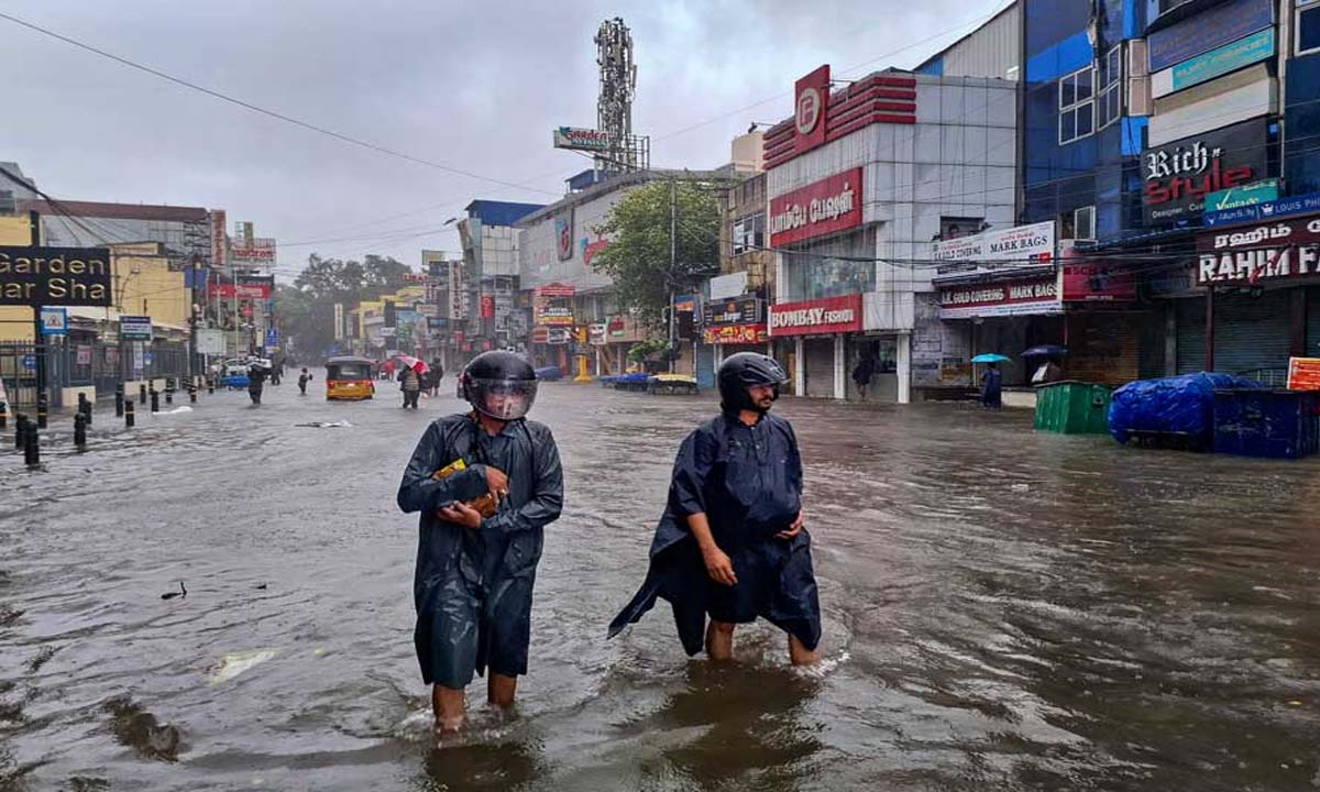 चेन्नई के कुछ हिस्से जलमग्न, राहत प्रयास तेज किये