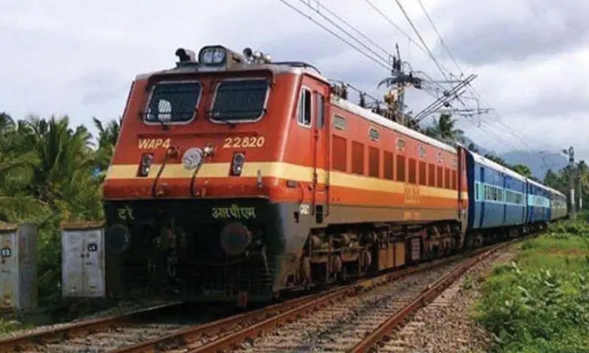 चेन्नई में बारिश के कारण दक्षिण रेलवे ने आज 15 ट्रेन सेवाएं रद्द