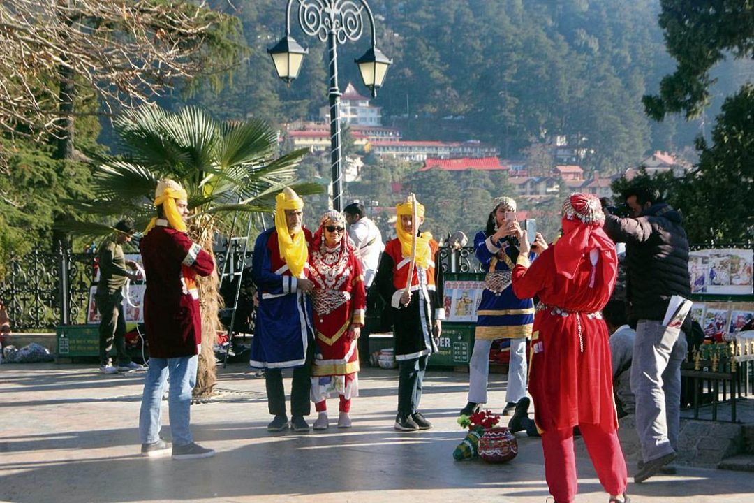 Himachal Pradesh : क्रिसमस से पहले शिमला में पर्यटकों की भीड़ उमड़ पड़ी