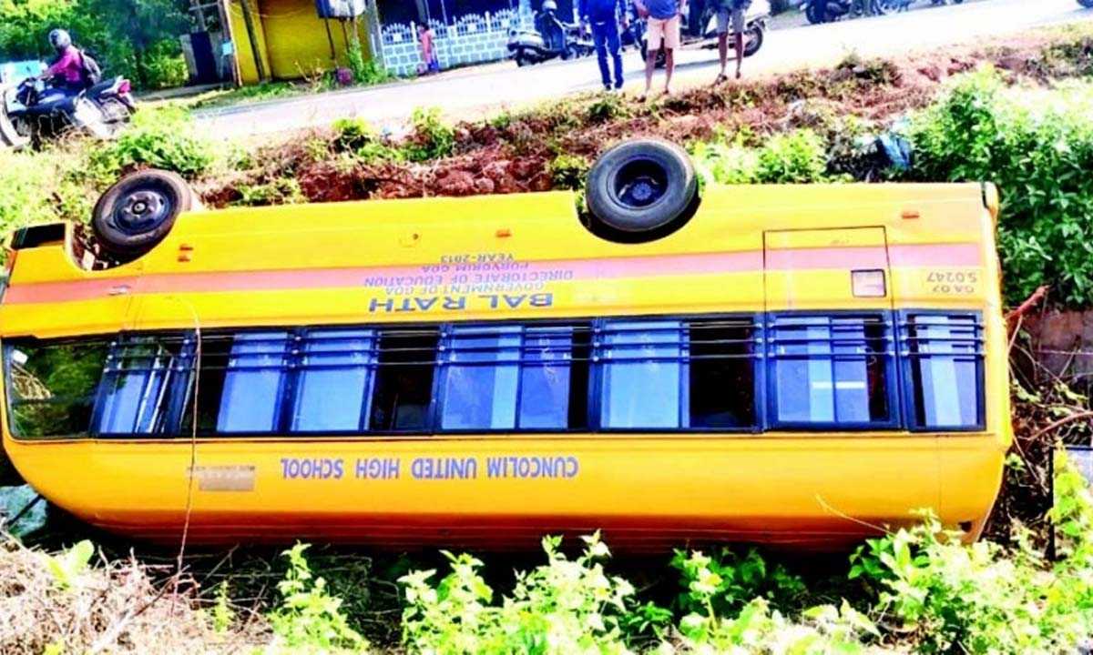 कुनकोलिम में 'बलरथ' खाई में गिरी, 22 छात्र घायल