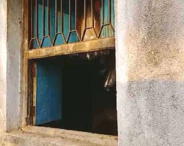 झारखंड : राशन दुकान की खिड़की तोड़कर नकदी समेत हजारों के सामान की चोरी