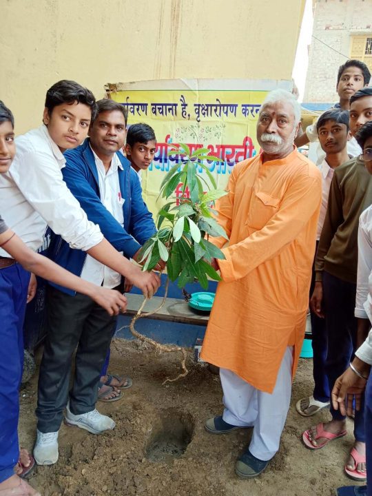 सेवानिवृत्त प्रधानाचार्य को समारोह पूर्वक दी गई भावभीनी विदाई