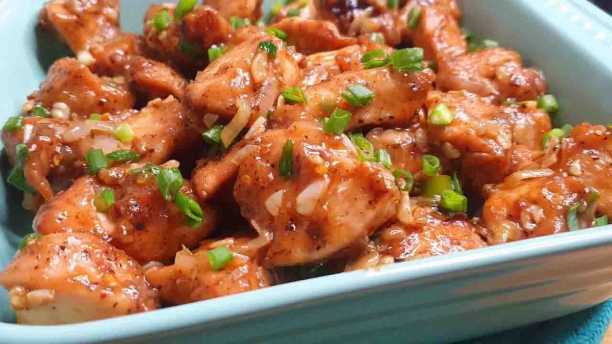 Lifestyle : बिना देर किए जान ले कैसे बनाया जाता है बटर गार्लिक चिकन