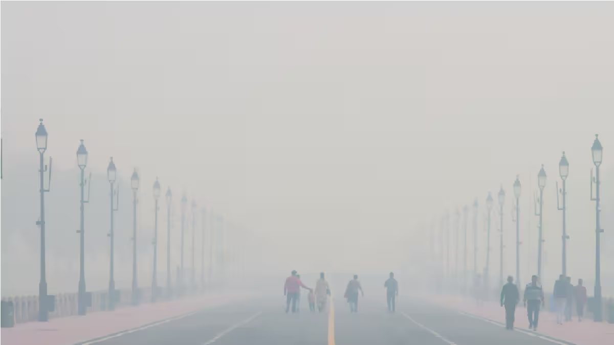 Delhi : दिल्ली में शीतलहर की चपेट में आने से हवा की गुणवत्ता गिरकर 'गंभीर' श्रेणी में पहुंच गई