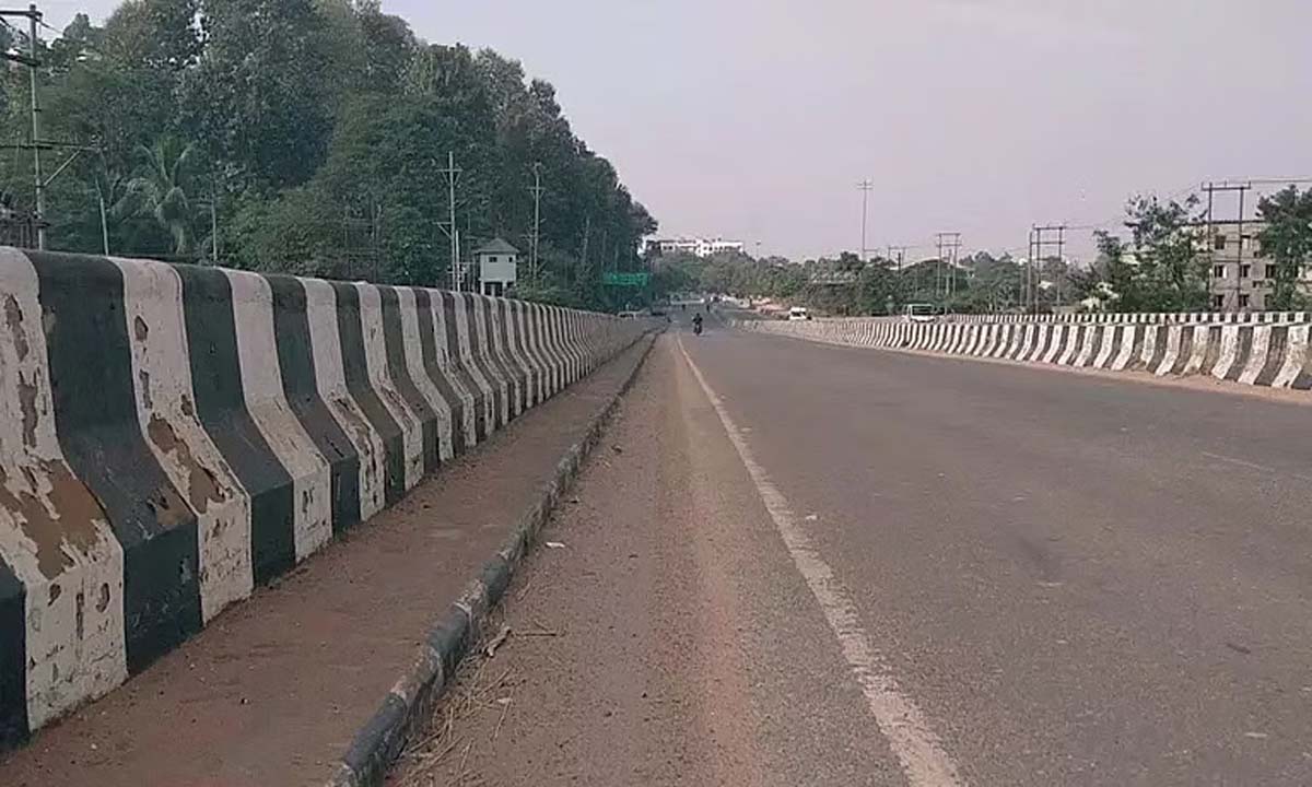 खानापारा फ्लाईओवर पर ट्रक ड्राइवर पर हमला