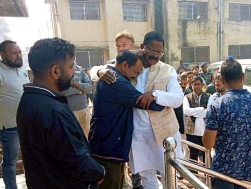 खाद्य मंत्री अमरजीत भगत के करीबी रहे सुरेश अग्रवाल फांसी लगाकर दी जान