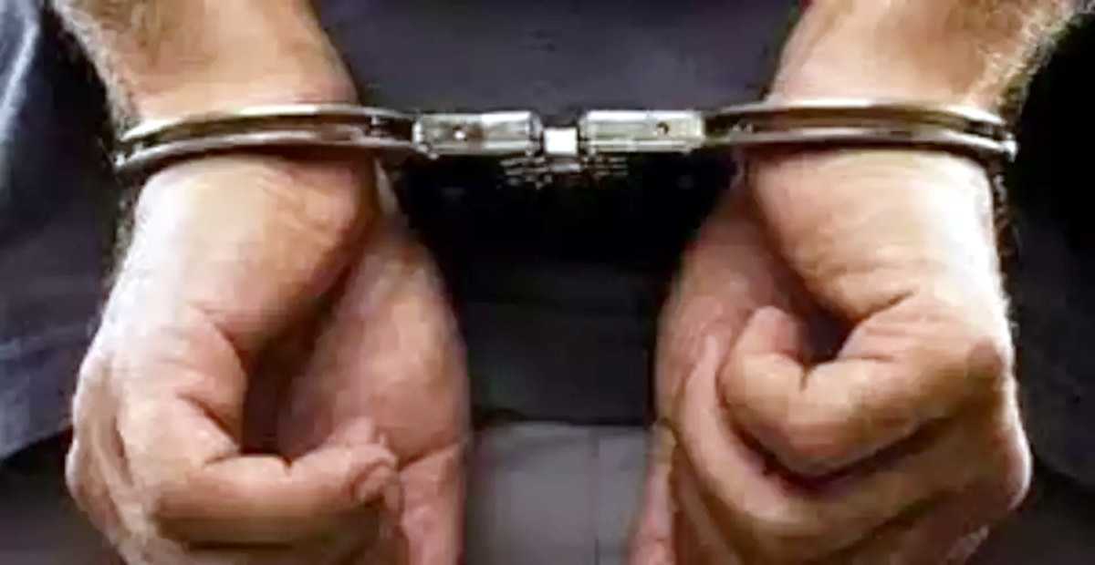 पुलिस मुठभेड़ में गोतस्कर गिरफ्तार