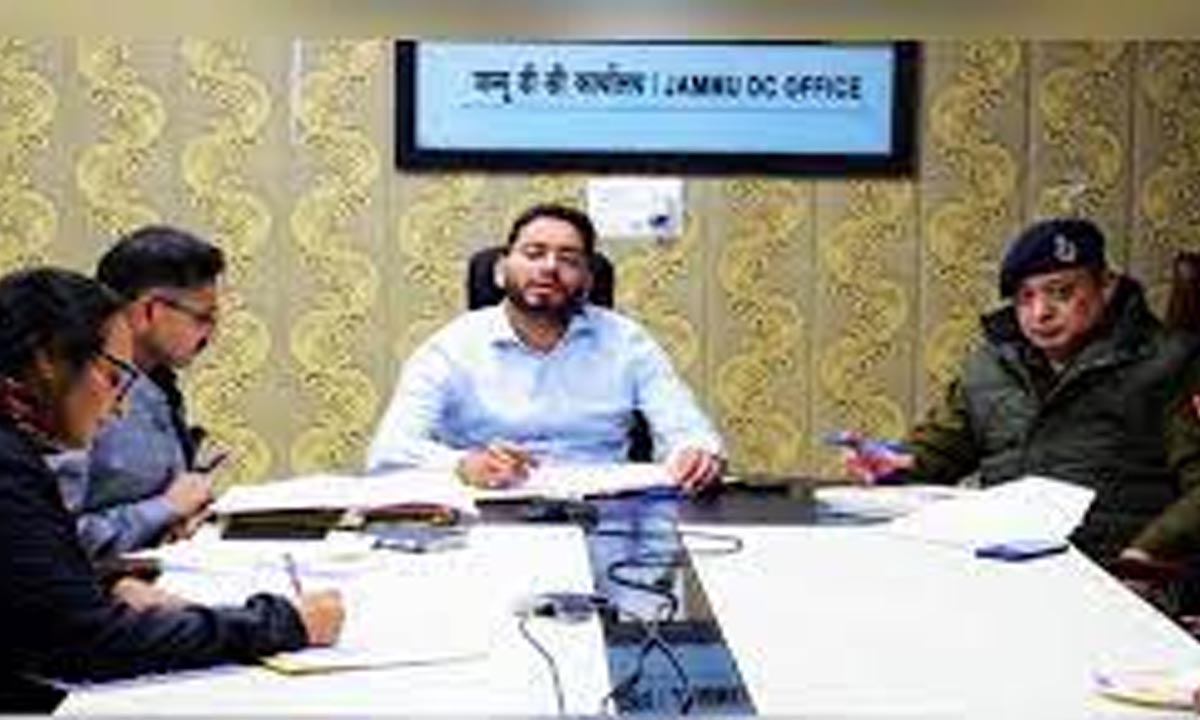 दोषियों की संपत्ति के स्रोत का पता लगाने के लिए नोटिस जारी करें: डीएम