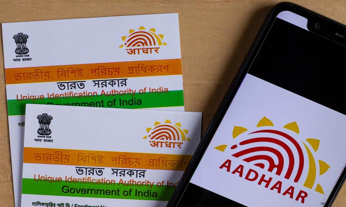 Delhi: उच्च न्यायालय ने केंद्र से संपत्ति को आधार से जोड़ने के लिए प्रतिनिधित्व पर विचार करने को कहा