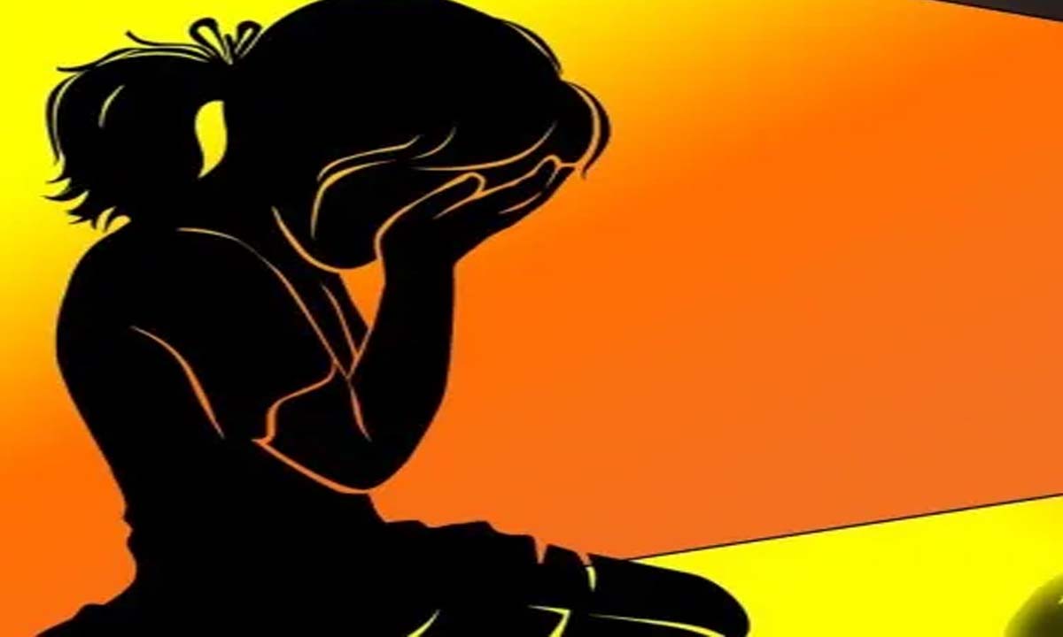 UP News: नोटबुक को लेकर टीचर ने 7 साल की बच्ची को पीटा, FIR दर्ज