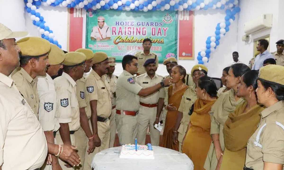 होम गार्ड की सेवाएँ उत्कृष्ट- कोठागुडेम SP डॉ विनीत