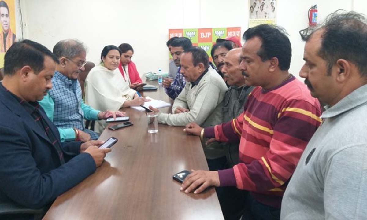 जनता दरबार की अध्यक्षता कविंदर ने की