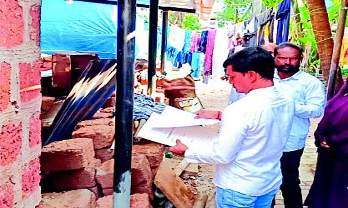 रुमदामोल पयात ने कथित अवैध घर का निरीक्षण किया