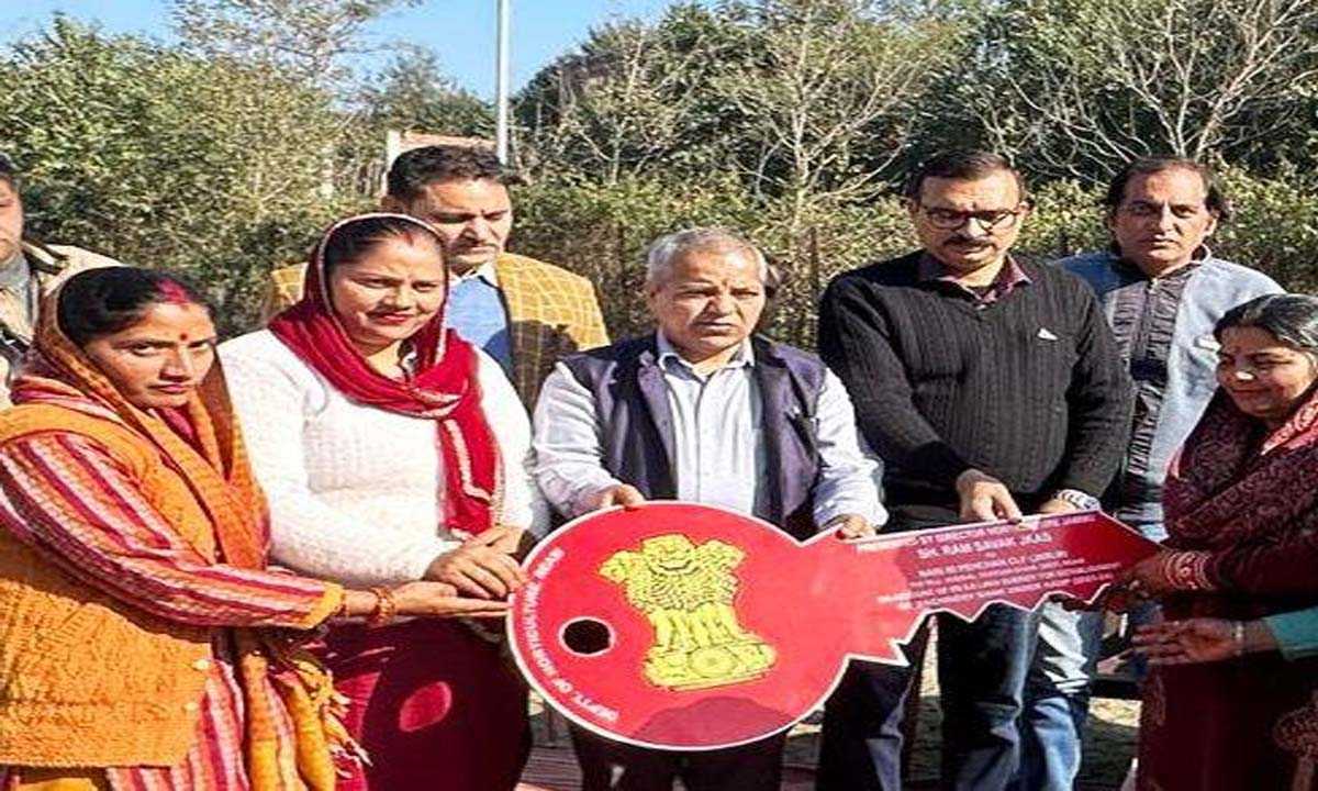 बागवानी निदेशक ने रियासी में स्थापित मशीनरी बैंक का किया उद्घाटन