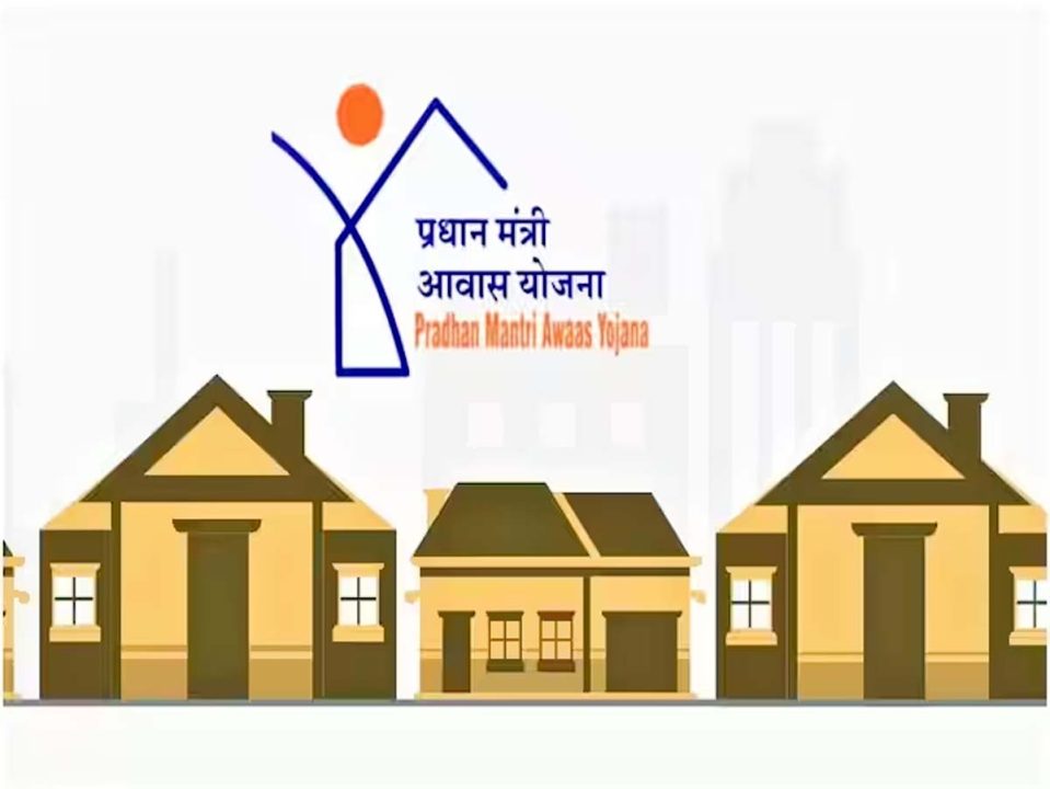 नदौली गाँव में प्रधानमंत्री आवास पूर्ण करने वाले को लाभार्थियों को प्रमाण पत्र देकर सम्मानित किया गया।
