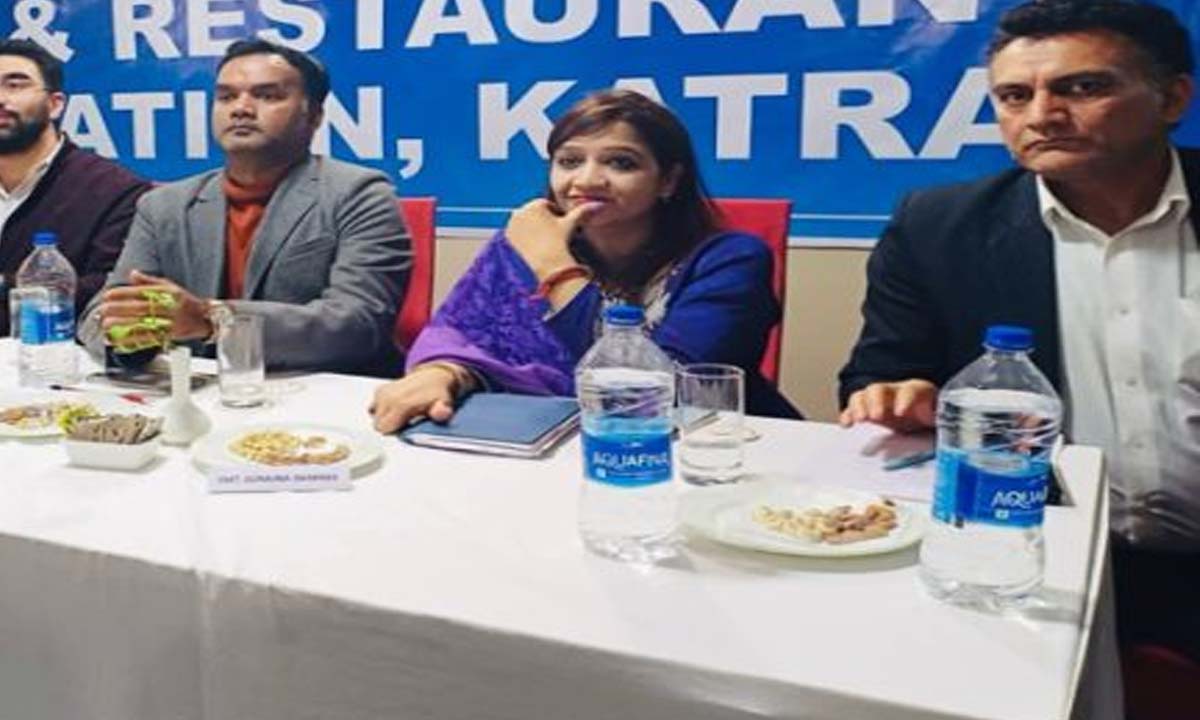 पर्यटन सचिव ने कटरा में एमटीओए प्रतिभागियों के साथ बातचीत की