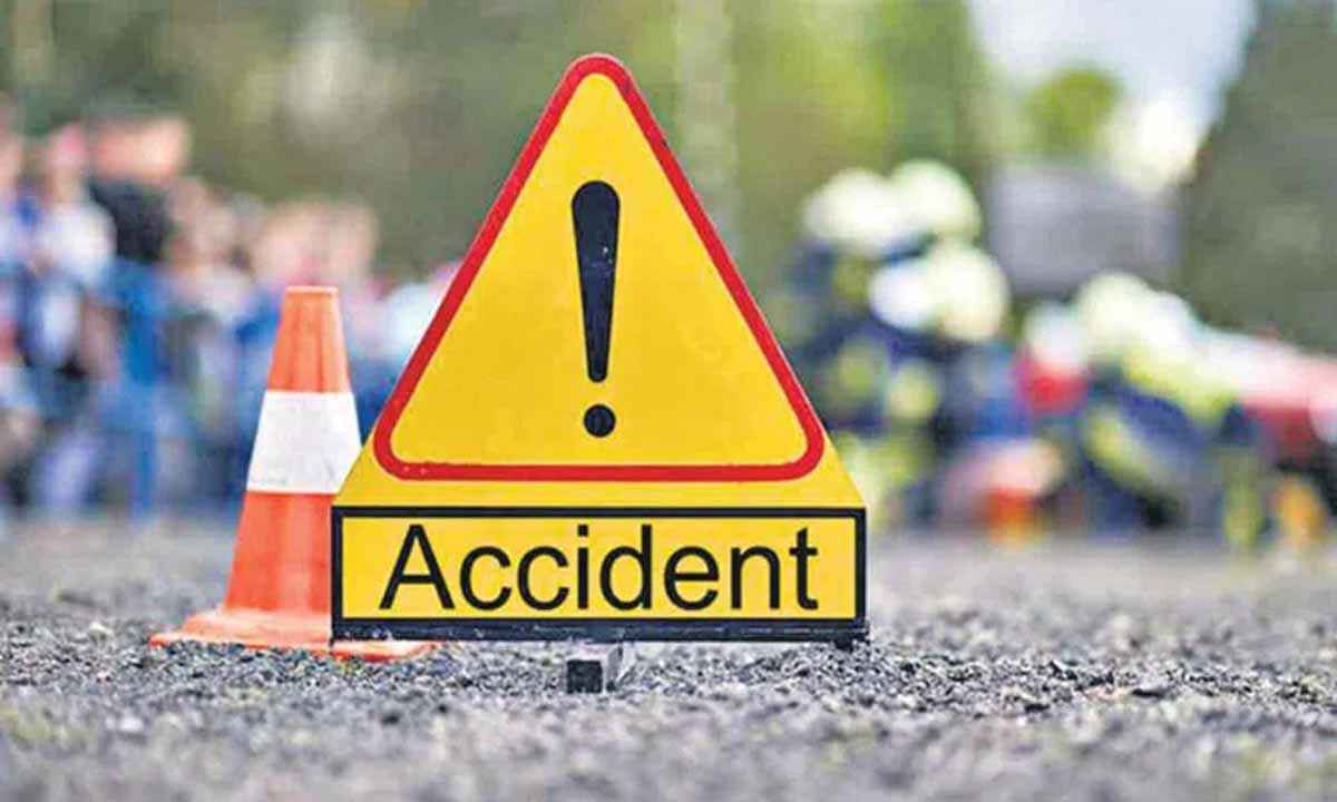 लॉरी और बाइक की टक्कर में मोटर चालक की जलकर मौत