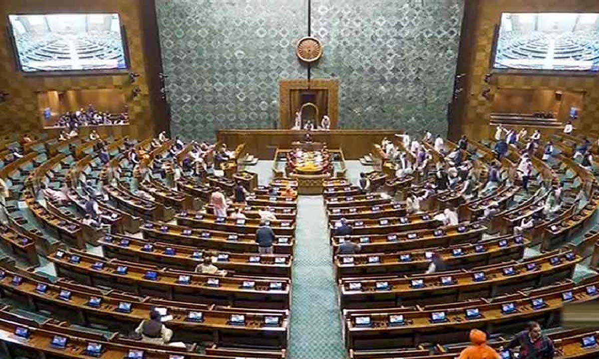 व्यवधान के कारण पांच कांग्रेस सांसदों को शेष सत्र के लिए लोकसभा से निलंबित