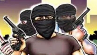 Jharkhand : देवघर में देर रात घर में घुसे अपराधियों ने हथियार का डर दिखा कर लूटे पांच लाख