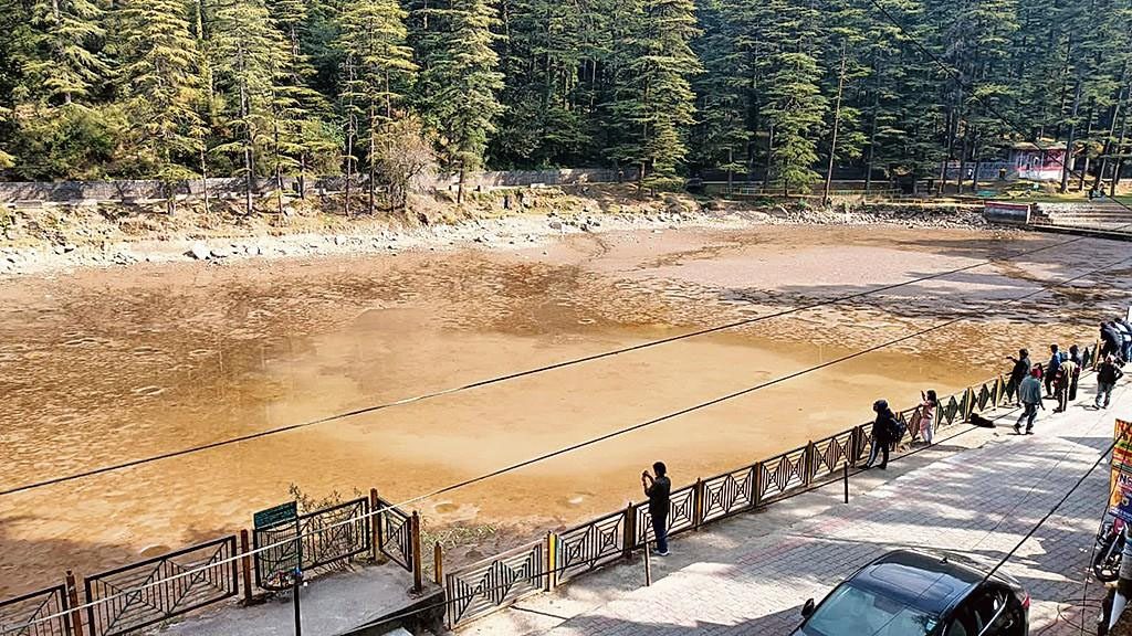 धर्मशाला झील में फिर से पानी कम होने से मछलियों के अस्तित्व पर खतरा मंडरा रहा