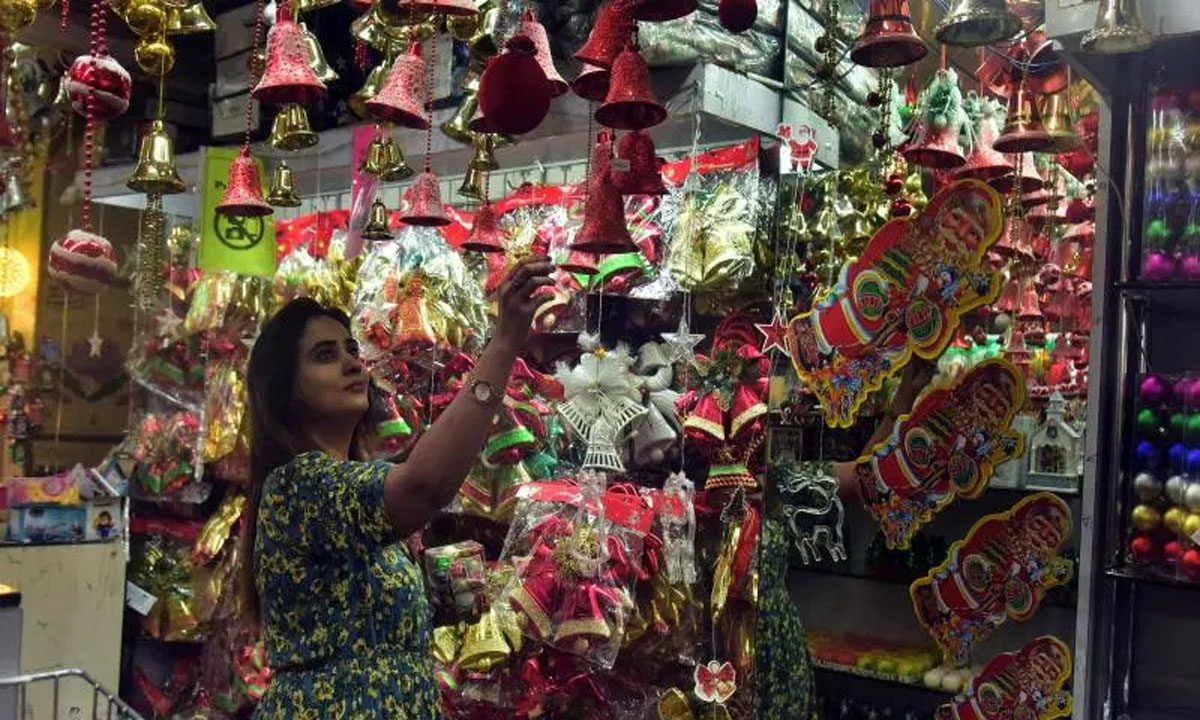 Visakhapatnam: पर्यटकों ने विजाग में विक्रेताओं से ऊंची कीमत वसूलने की शिकायत