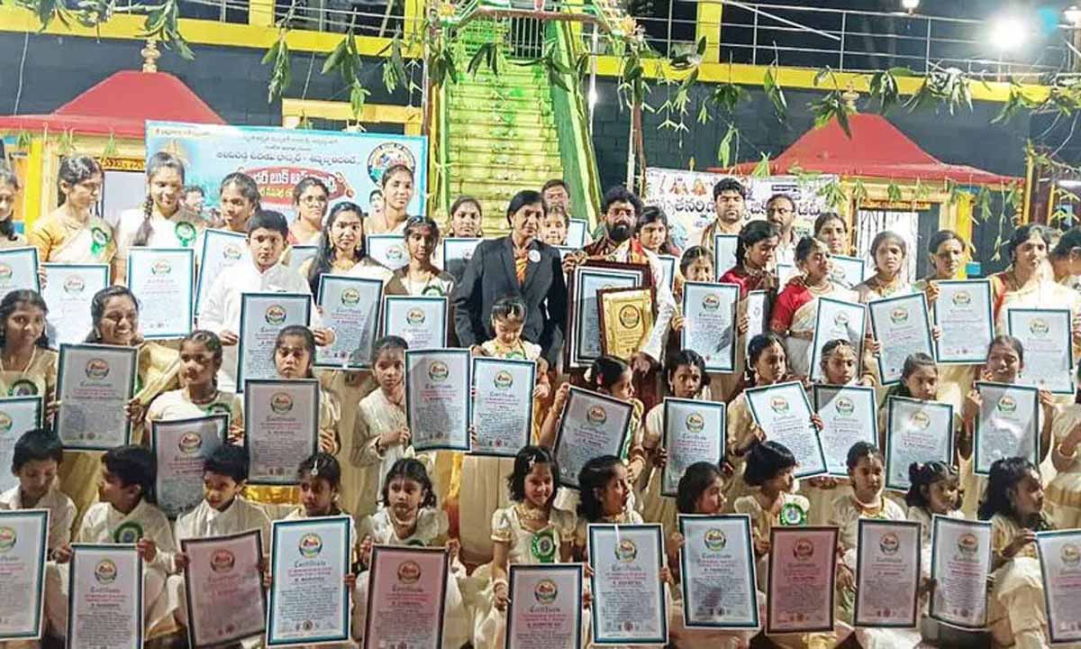 कोठागुडेम शास्त्रीय गायक वंडर बुक ऑफ रिकॉर्ड्स में शामिल
