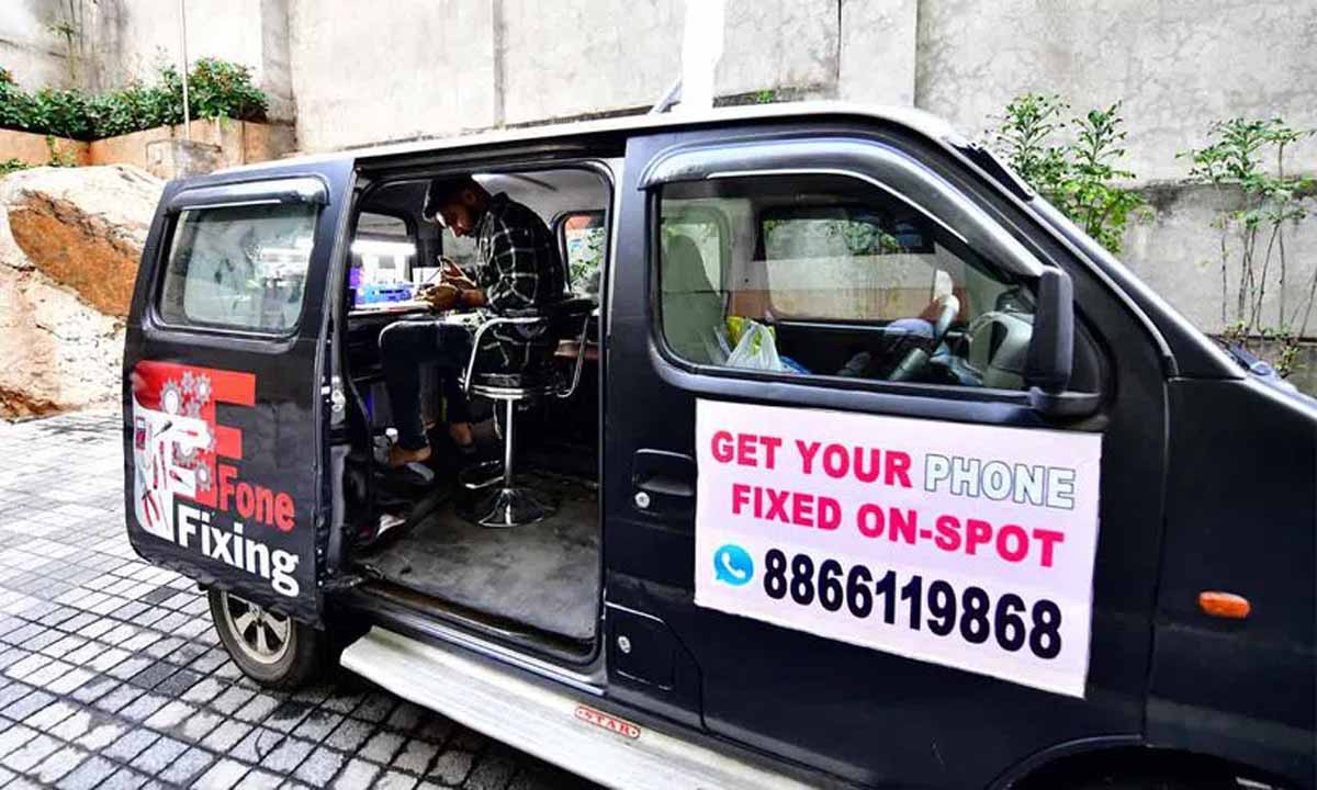 भारत की पहली फोन रिपेयर सेवा ऑन व्हील्स, अब हैदराबाद में
