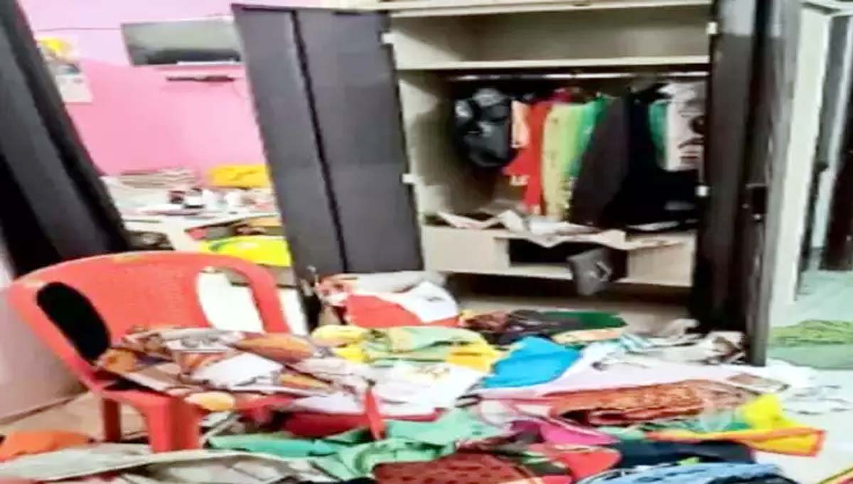 चोरों ने एक घर में लगाई लाखों की सेंध