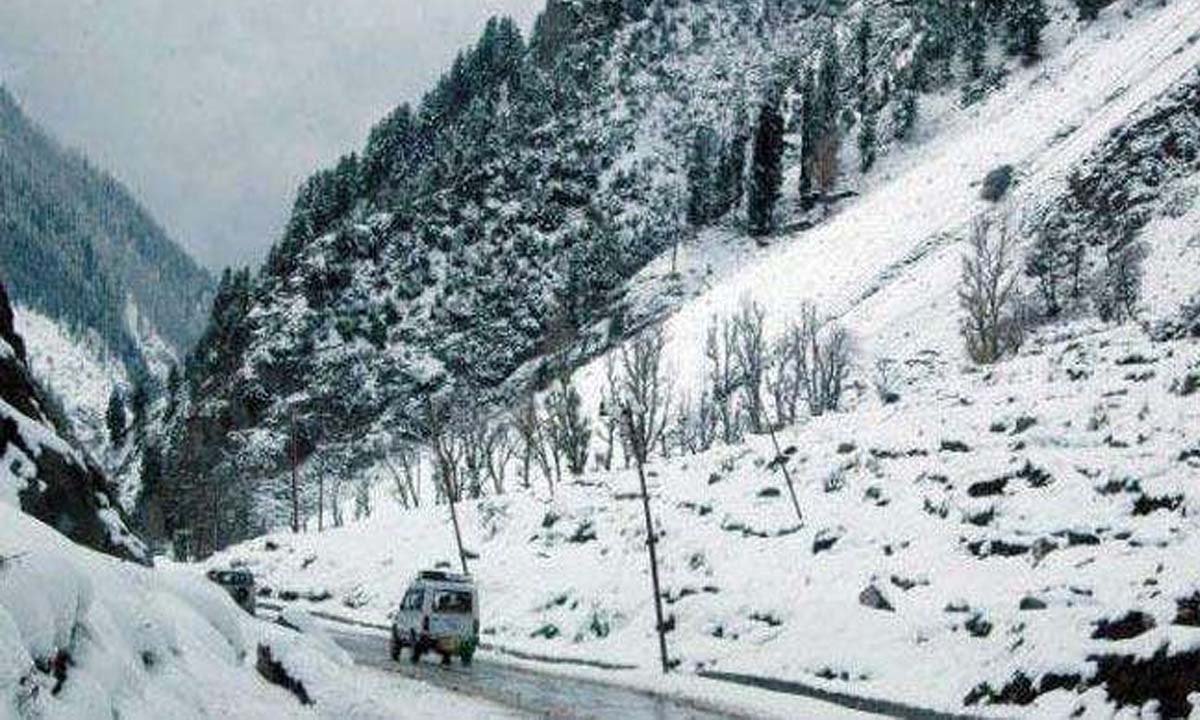 कश्मीर घाटी में कई दिन हिमपात और बारिश,न्यूनतम तापमान शून्य