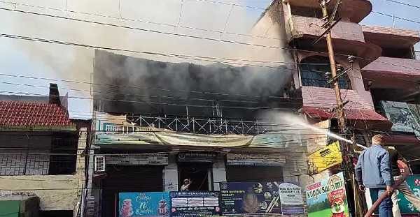 Jharkhand : रांची के कांके में किताब दुकान और कोचिंग सेंटर में लगी भीषण आग