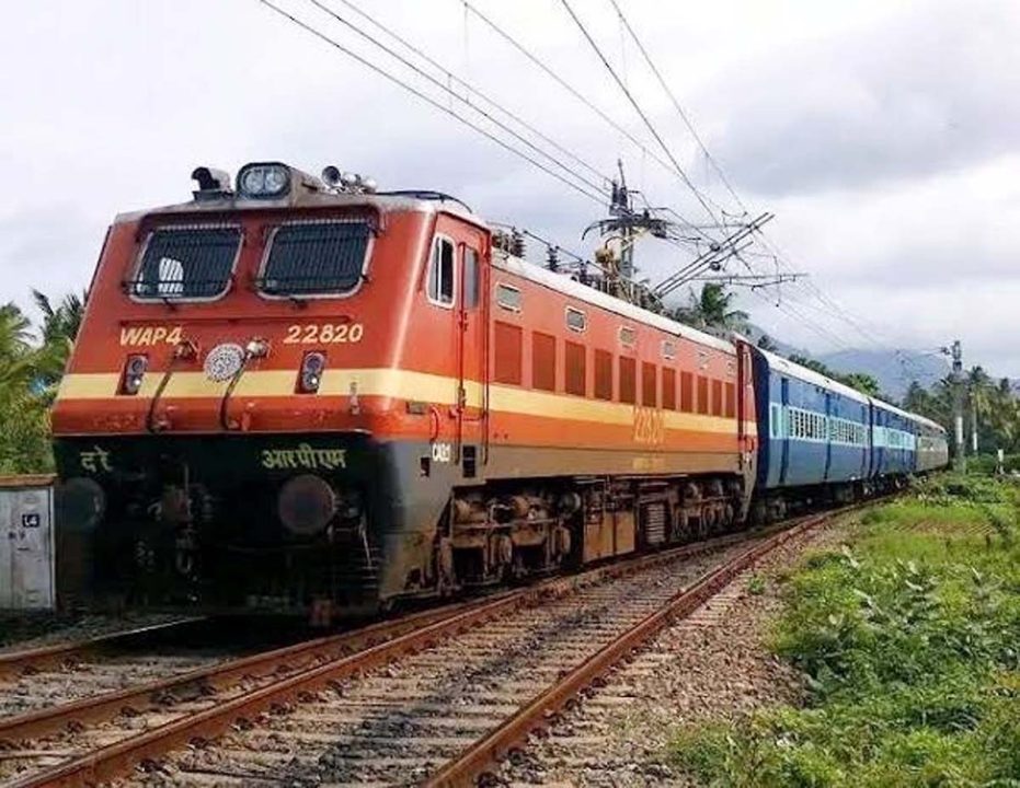 सुभाष चंद्र बोस इतवारी जंक्शन-रीवा एक्सप्रेस ट्रेन को कामटी स्टेशन पर मिली ठहराव की सुविधा