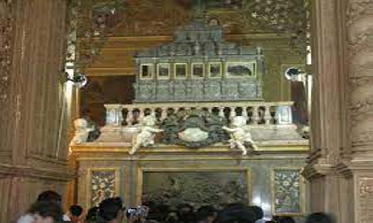 पुराने गोवा में सेंट फ्रांसिस जेवियर की दावत में हजारों लोग शामिल हुए