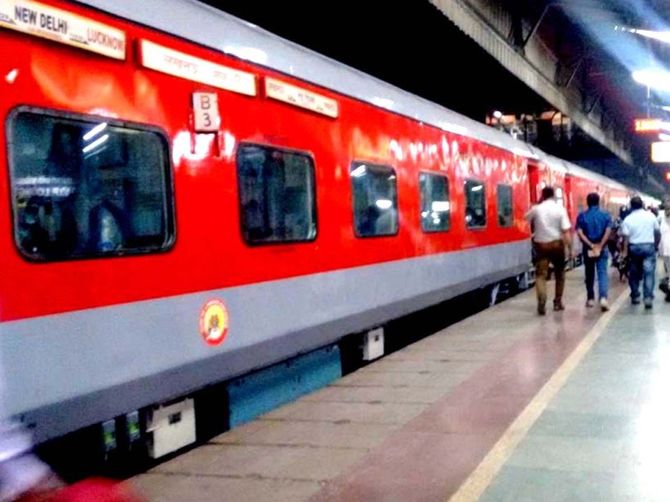जालोर यात्री गाड़ी संघर्ष समिति ने दक्षिण भारत के लिए सीधी ट्रेन चलाने की मांग रखी