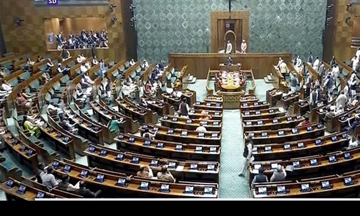 तीन और विपक्षी सांसद संसद से निलंबित, कुल संख्या 146 पहुंची