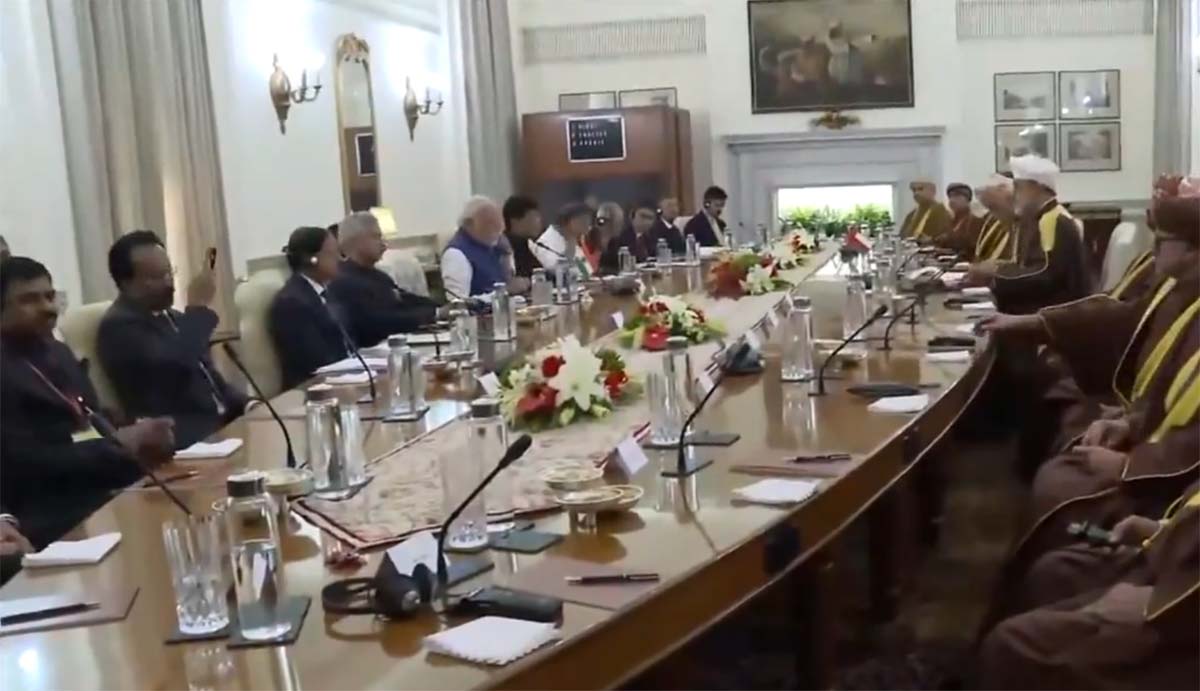 प्रधानमंत्री मोदी ने की ओमान के सुल्तान के साथ प्रतिनिधिमंडल स्तर की वार्ता