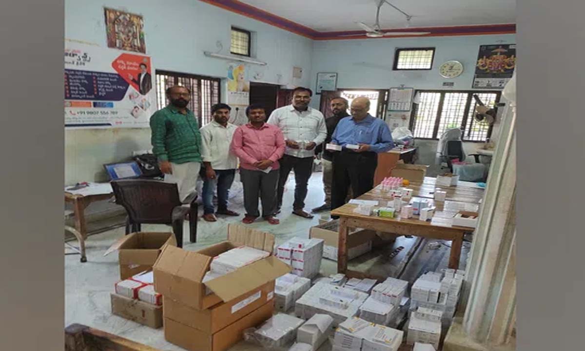 औषधि नियंत्रण अधिकारियों ने हैदराबाद में अयोग्य चिकित्सक के क्लिनिक पर छापा मारा