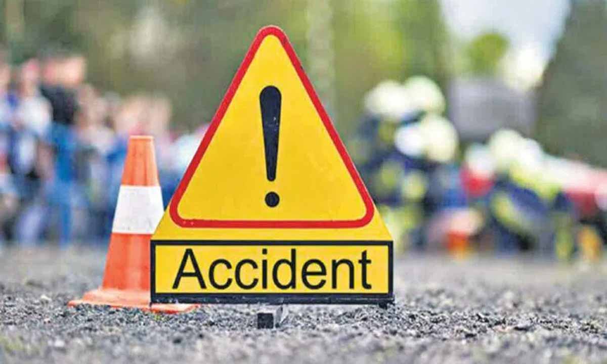 ट्रॉली ने यात्री ऑटो को टक्कर मार दी दो मजदूरों की मौत 10 घायल