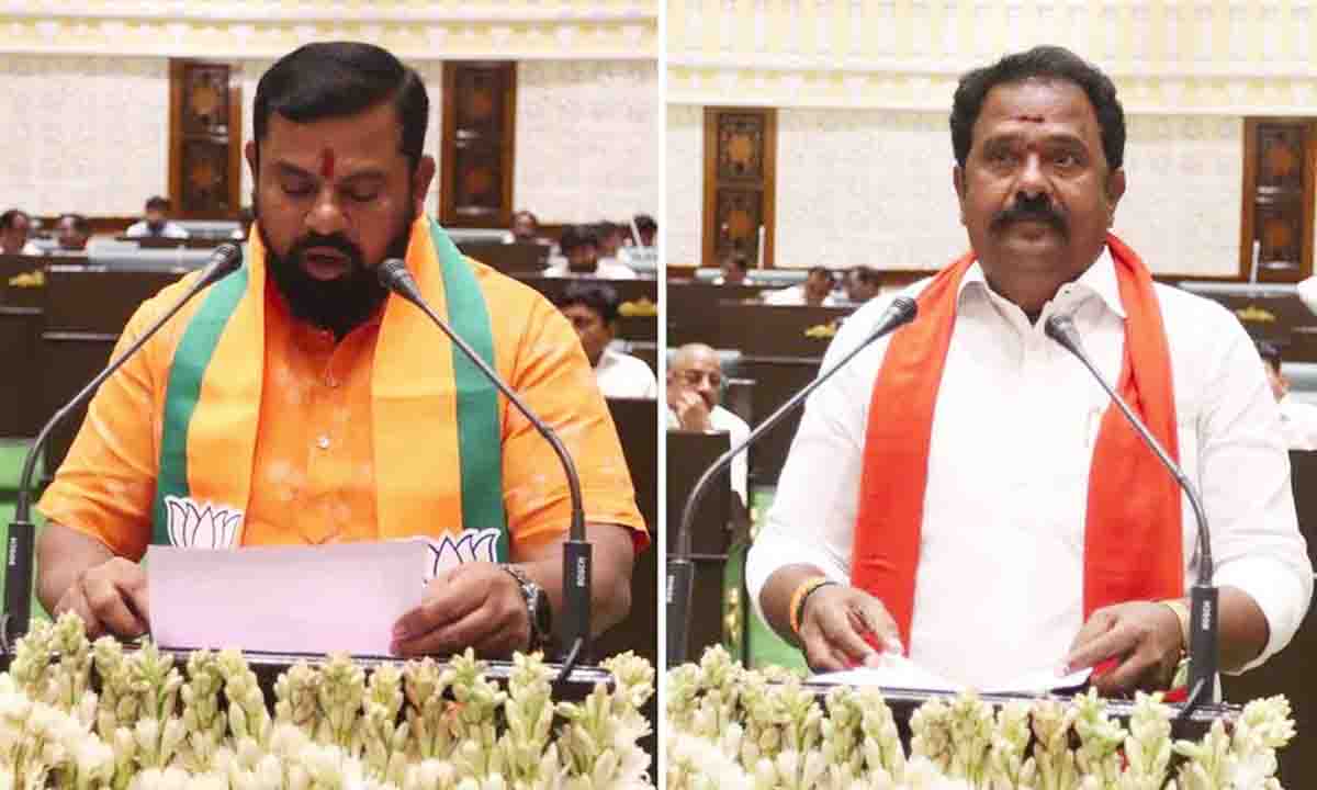नए विधानसभा अध्यक्ष के चुनाव के बाद BJP विधायकों ने शपथ ली