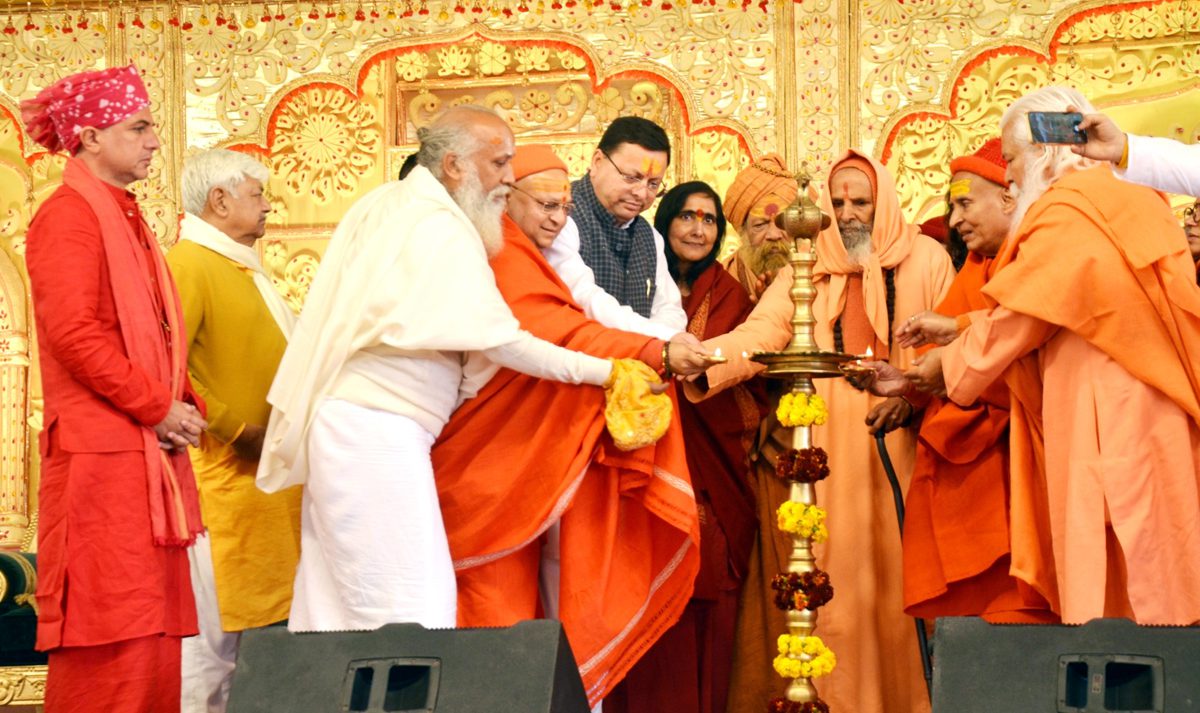 CM धामी ने पूजा अर्चना की तथा देश व प्रदेश की खुशहाली की कामना की