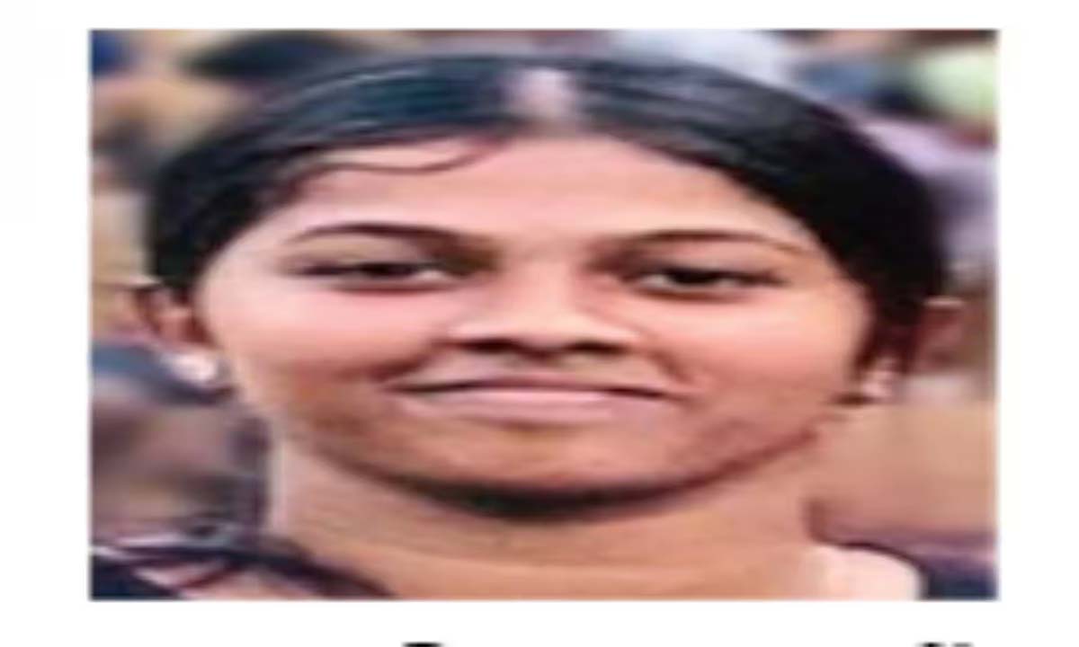 बस का टायर फटने की आवाज सुनकर स्कूटी से गिरी लड़की, मौत