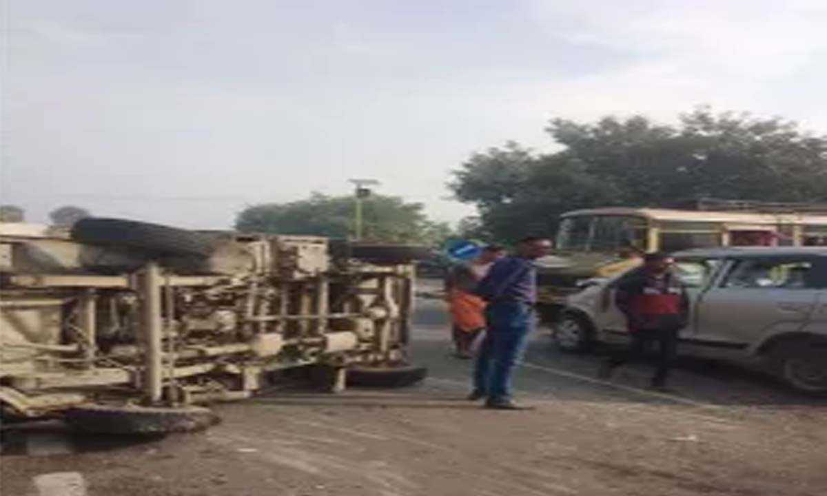 ट्रक ने ऑटो को मारी टक्कर, 3 की मौत